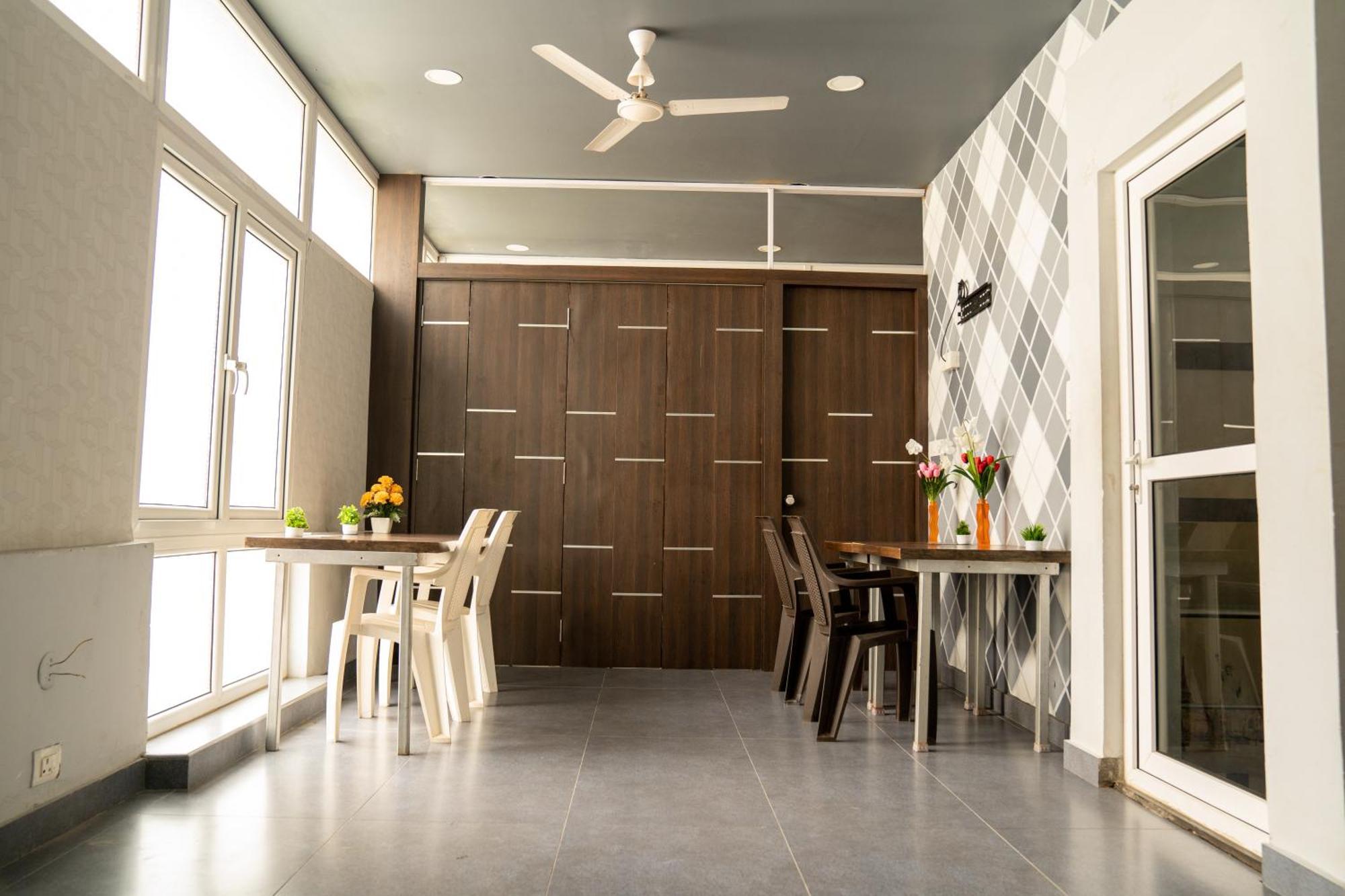 Seasons Suites Jp Nagar بنغالور الغرفة الصورة
